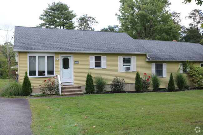 Building Photo - 207 S Lake St Rental