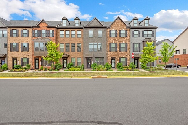 Photo - 43501 Apple Orchard Sq Townhome