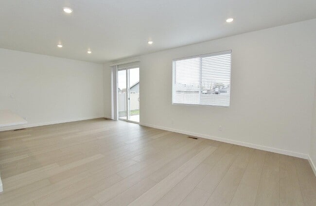 Photo - 11138 Overhang St