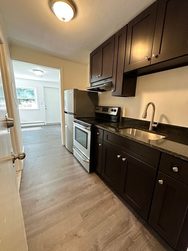 Building Photo - LYNN - Studio Unit 7 Rental
