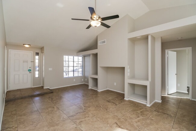 Photo - 657 W Shawnee Dr