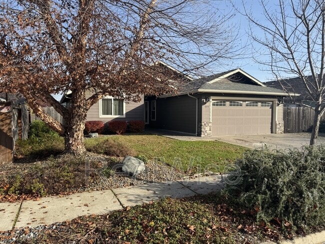 1575 SW Yucca Dr