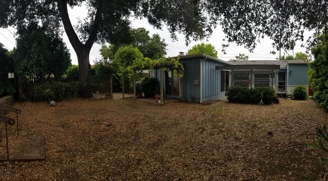 Photo - 5 bedrooms 2 baths close to campus and huge Backyard!