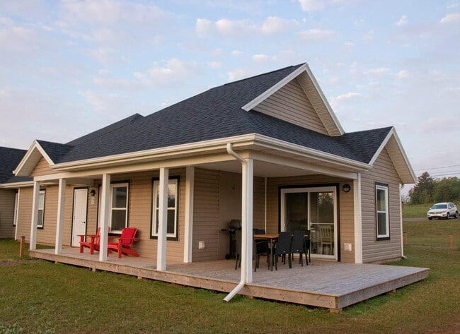 Building Photo - 63 Schoolhouse Ln