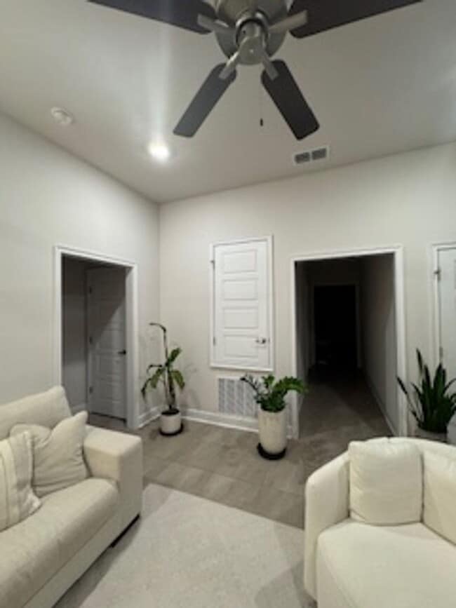 Photo - Beautiful 3/2/2 in Sawmill creek community! Lawn care included, water view, community pool...