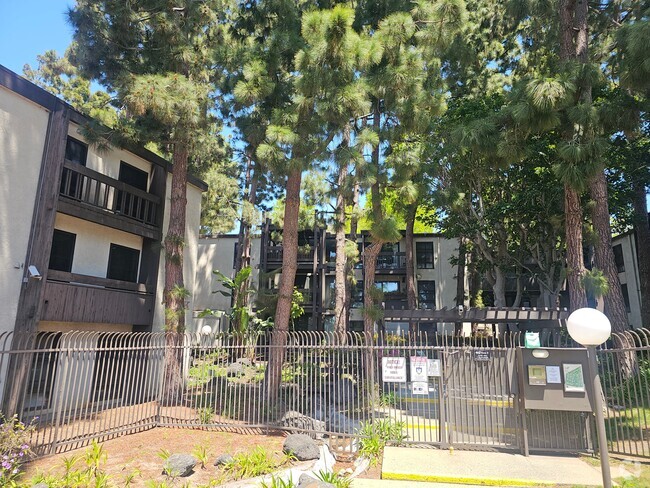 Building Photo - 8650 Gulana Ave Rental