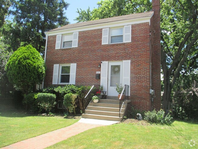 Building Photo - Two Bedroom Detached house in Arlington ne...