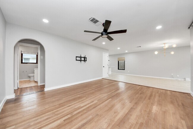 Photo - 4821 Viking Dr