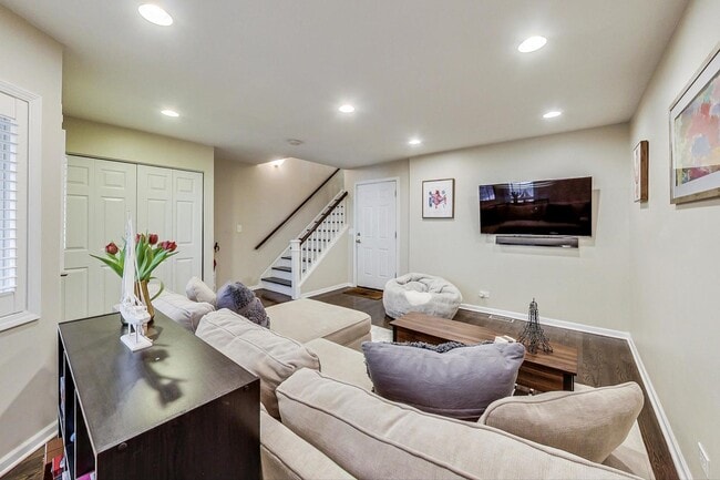 Photo - 1351 W Altgeld St