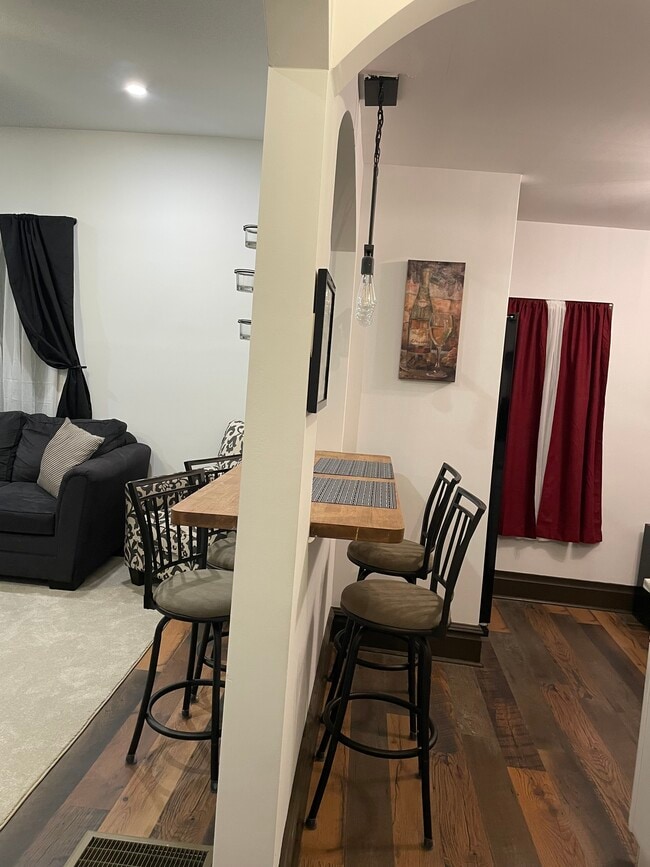 Photo - 53 Lincoln Ave W