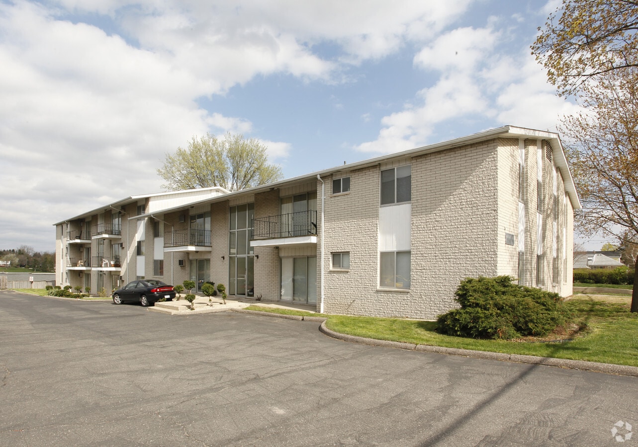 Photo - Lakeside Landing Apartments