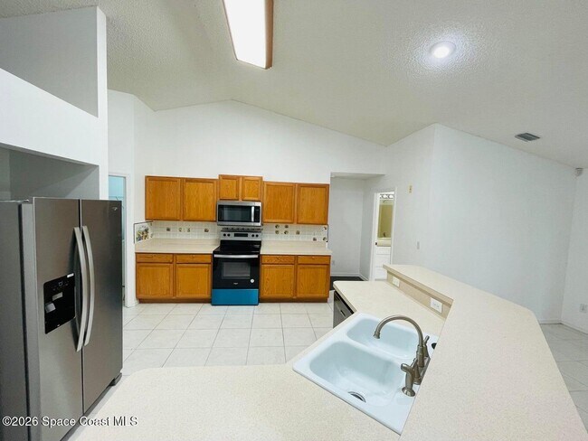 670 Elmont St NW