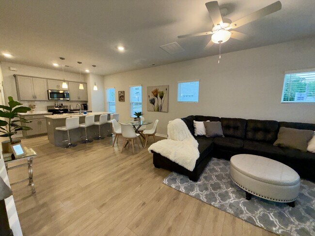 Photo - 2906 Sloan Dr