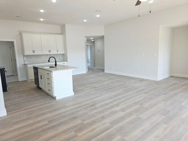 Photo - 838 E Crystal Ave