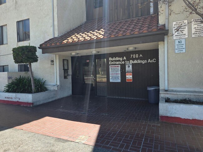 Photo - Santa Ana. 2 bedroom, 2 bathroom apartment! Unit A215