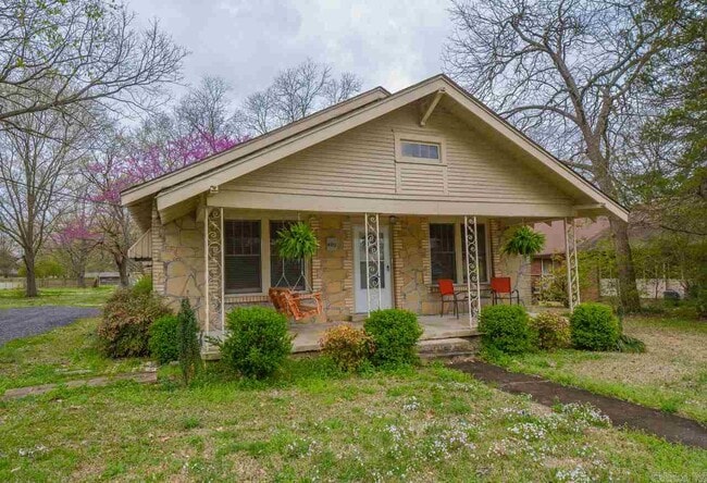 Building Photo - 405 E Main St