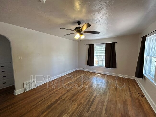 Photo - 935 Teller Ave