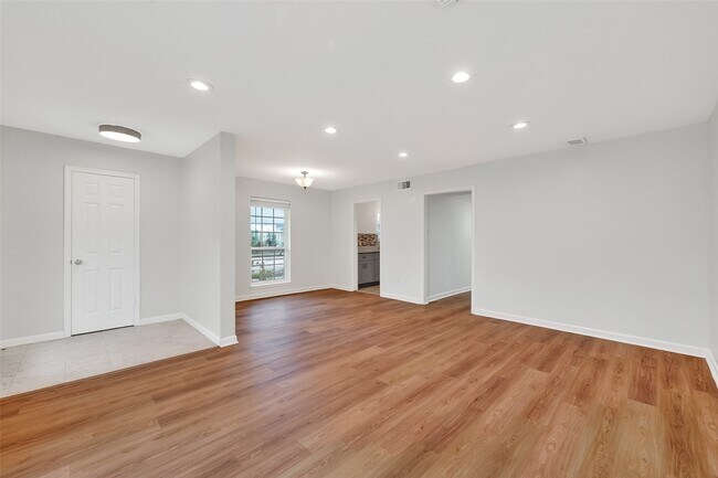 Photo - 500 N Post Oak Ln