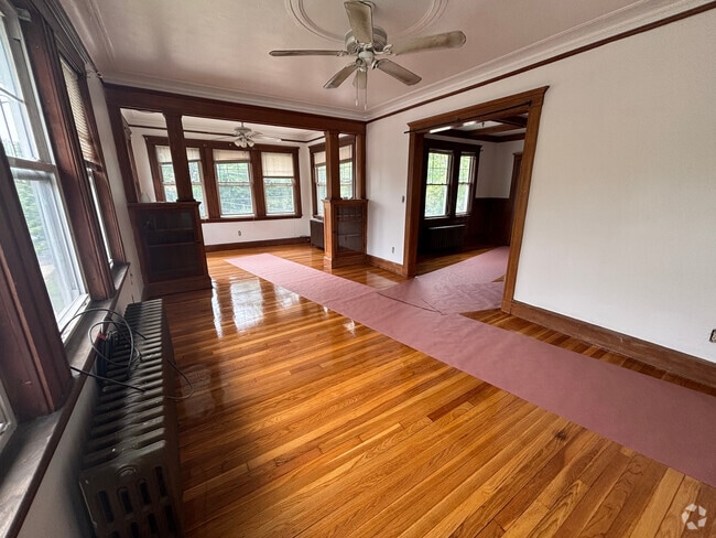 Building Photo - 5051 Washington St Rental