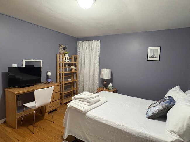 107 Robert Dr Unit Room # 1