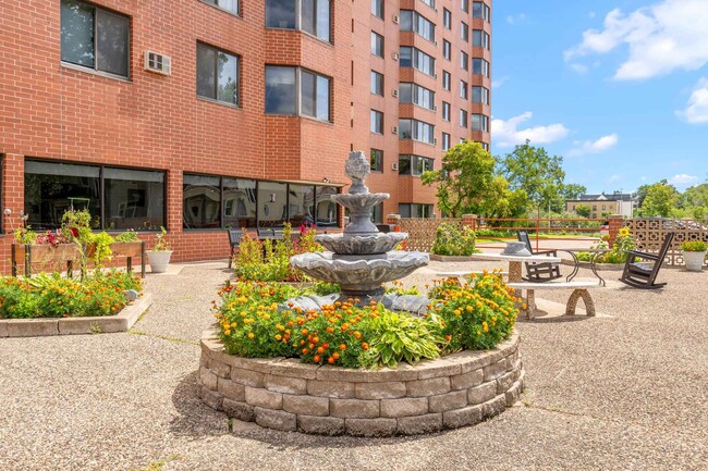 Building Photo - Runnstone Senior Living Rental