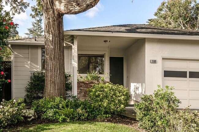 Building Photo - Beautiful 3 Bedroom / 2 Bath Single Family... Rental