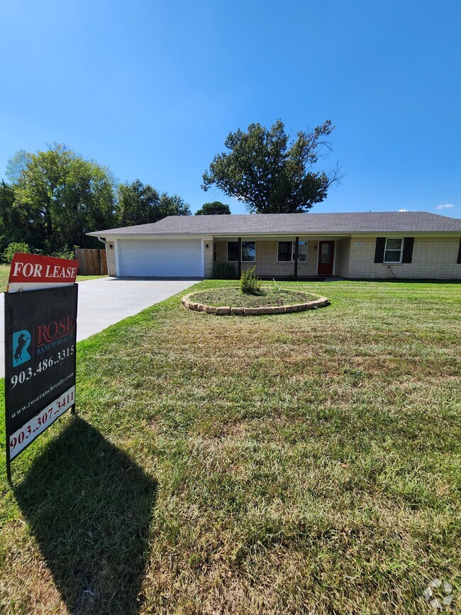 Building Photo - 21468 Circle Dr Rental