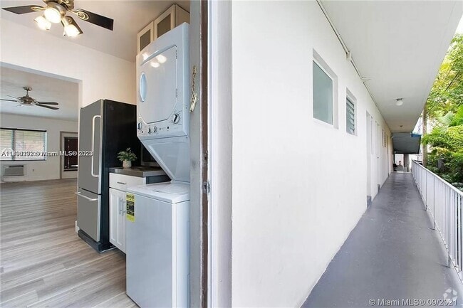 Building Photo - 641 Española Wy Unit 9 Rental