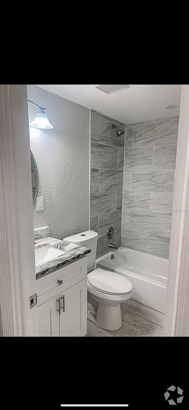 Building Photo - 221 Venice E Blvd Rental