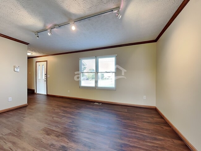 Photo - 6588 Taylor Trace Ln