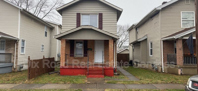 Photo - 2213 Queen Ave