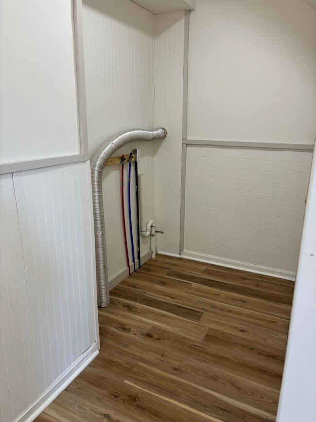 Photo - 19 W Chartes St