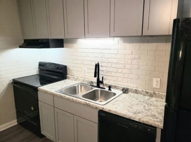 Building Photo - 1438 Pennock Ave Unit A