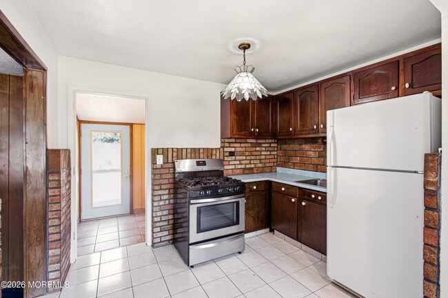 Photo - 328 Aldrich Rd
