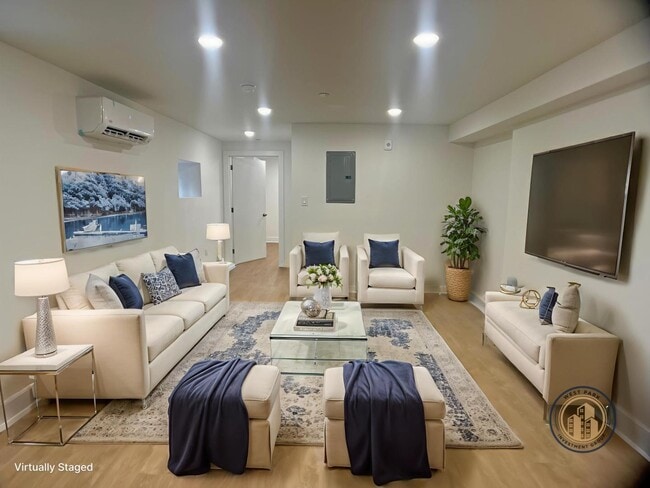 Building Photo - 812 W Roosevelt Blvd