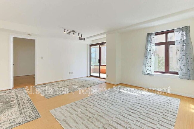 Photo - 2400 Clarendon Blvd