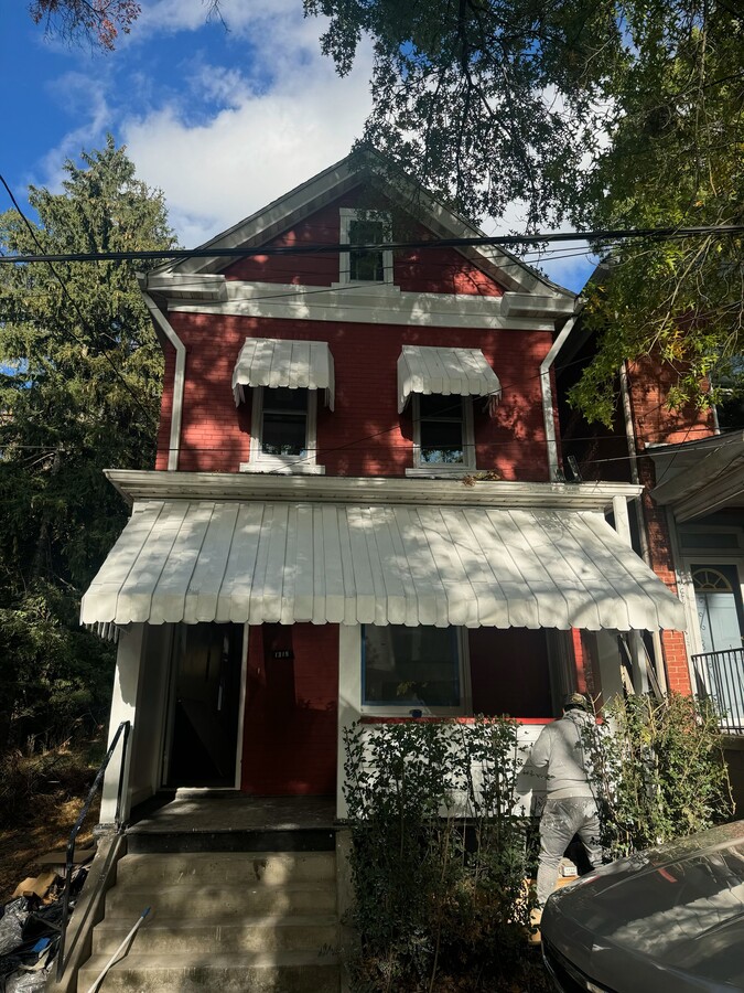 Welcome to 1315 LaBelle Street, a delightful 3-bedroom, 1-bathroom home - 1315 Labelle Ave House