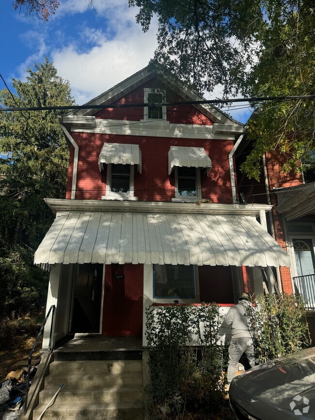 Welcome to 1315 LaBelle Street, a delightful 3-bedroom, 1-bathroom home - 1315 Labelle Ave Rental