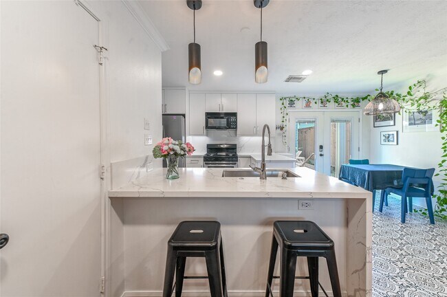 Photo - 1004 Ruthven St
