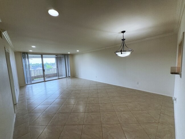 Photo - 2210 Dorrington St Unit 502