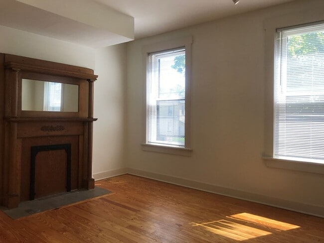 Photo - 692 N High St