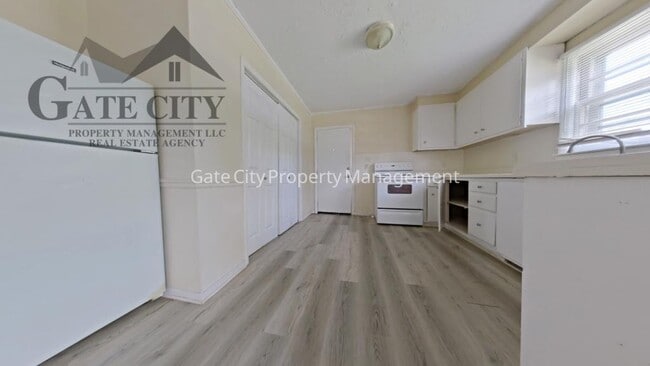 Photo - 1610 Brockett Ave