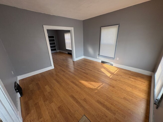 Photo - Spacious Home with Huge Backyard, Laundry included