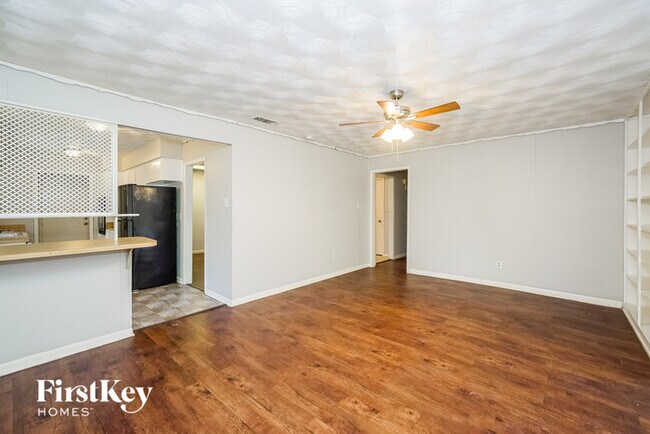 Photo - 505 Cranbrook Ln