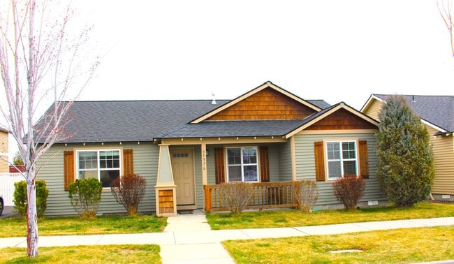 Building Photo - Charming Single-Level Bend Home with New Carpet and Big Yard