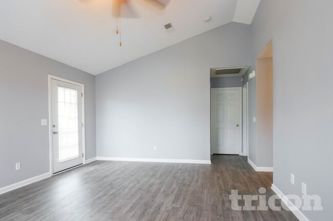 Photo - 255 Legend Oaks Dr