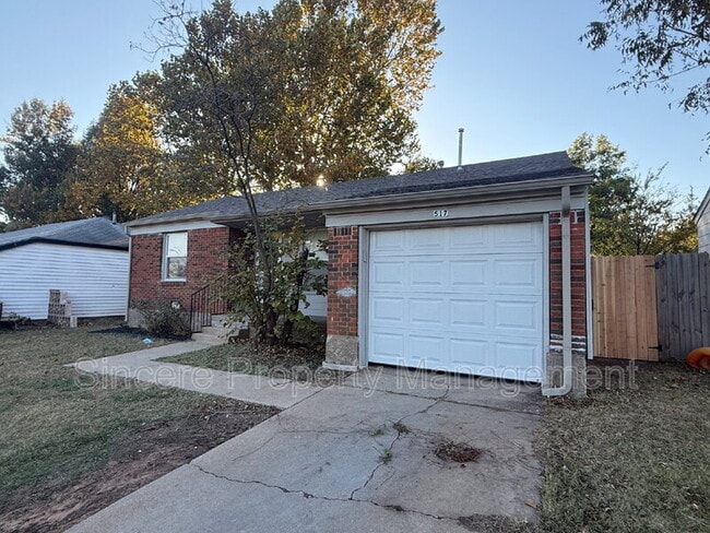 Photo - 517 S Midwest Blvd