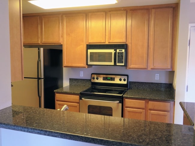 Building Photo - 7120 Shoreline Dr Unit 2112