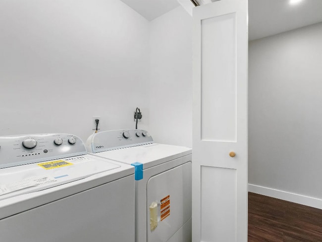 Photo - 84 Old Lake Shore Rd Unit Right