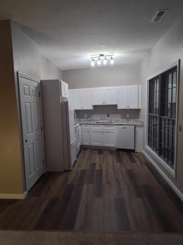 Building Photo - 96 Poquonock Ave Unit Apt B